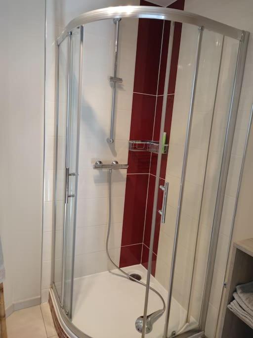 Charmant 2 Pieces A Aubenas 2Etoiles Apartment Bagian luar foto